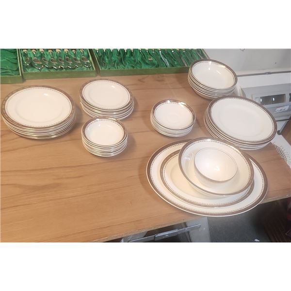 Alfred Meakin Dinner Set, 18K Gold Trim