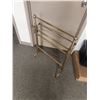 Image 7 : Mid-Century Brass Blanket Rack