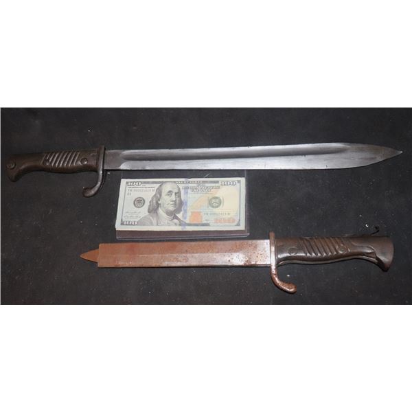 WWII BAYONET METAL RETRACTABLE AND RUBBER STUNT