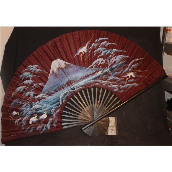 JAPANESE HAND PAINTED SILK FAN WITH MOUNT FUJI ANTIQUE