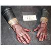 Image 1 : STAR WARS THE MANDALORIAN MICHAEL BIEHN BOUNTY HUNTER GLOVES SCREEN USED