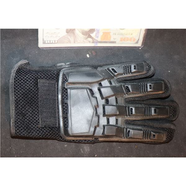 UNKNOWN STAR WARS THE MANDALORIAN OR TROOPER GLOVE