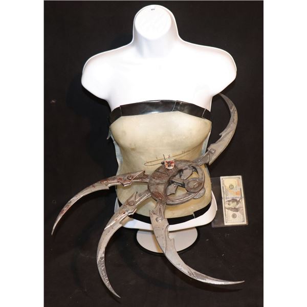 ALIEN VS PREDATOR AVP REQUIEM SHURIKEN SCREEN MATCHED BLOODY IMPALEMENT RIG