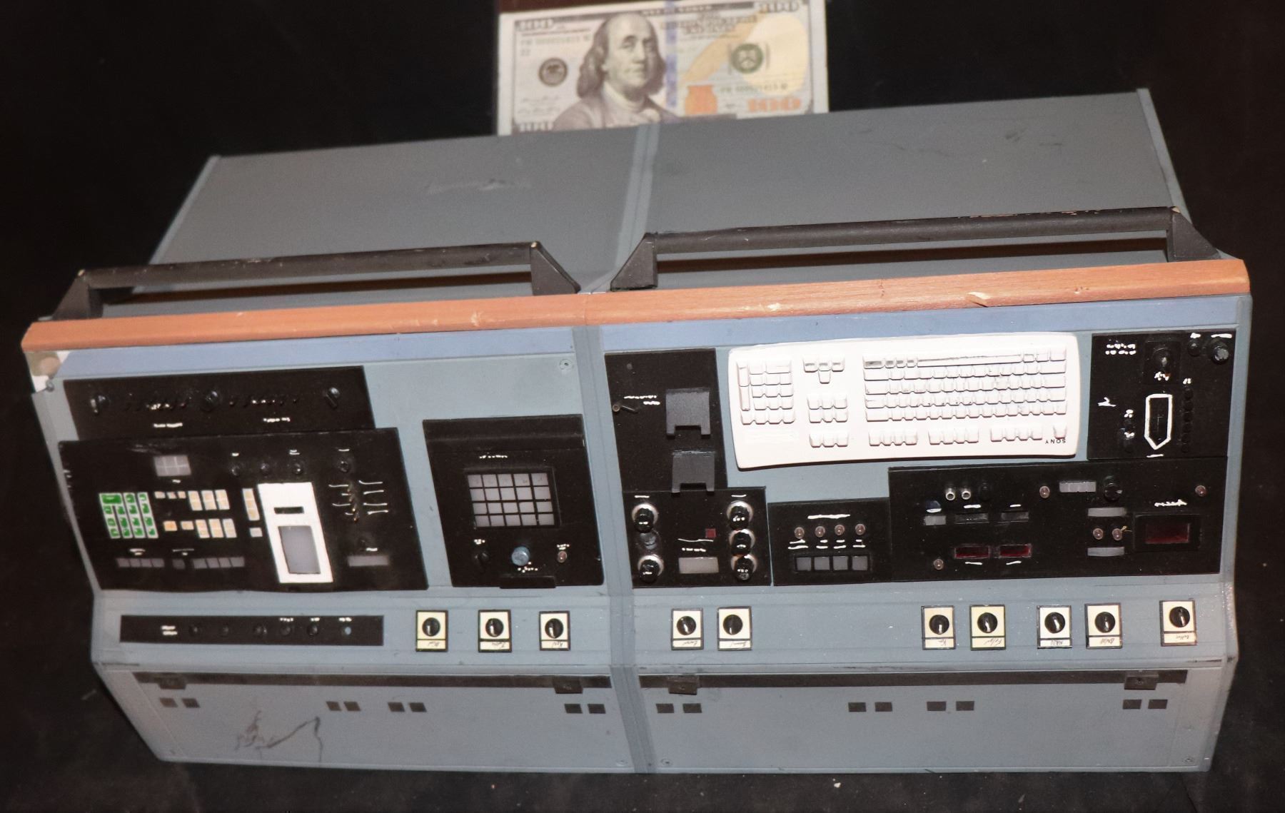 GODZILLA CONTROL ROOM COMPUTER MINIATURE SCREEN USED 1