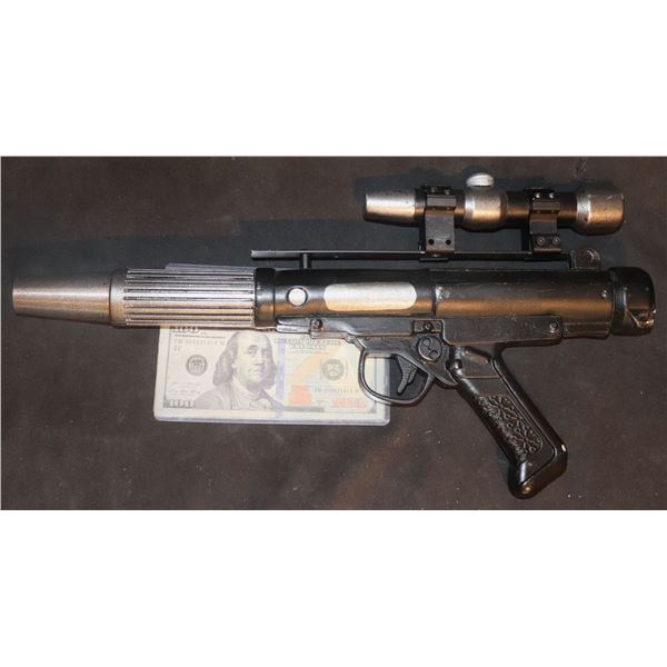 STAR WARS ROGUE ONE REBEL BLASTER SCREEN USED HERO WITH METAL PARTS