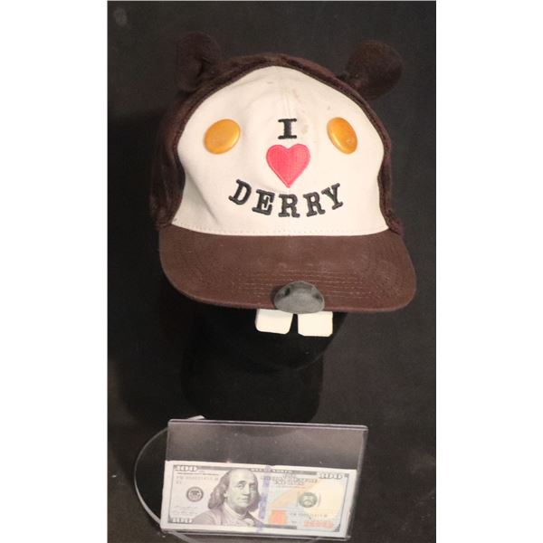 IT CHAPTER TWO I LOVE DERRY BEAVER HERO HAT & POLICE PATCH SCREEN USED