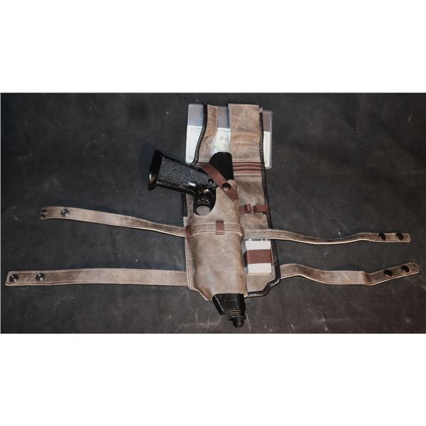 STAR WARS THE MANDALORIAN BO-KATAN CLAN KRYZE BLASTER W/ HOLSTER PROTOTYPE RIGHT HAND A