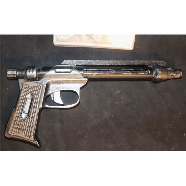 STAR WARS THE MANDALORIAN UNKNOWN CHARACTER BLASTER SCREEN USED A