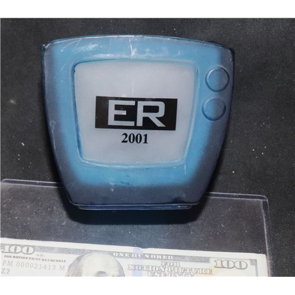 ER TV 2001 GLASS TELEVISION CAST & CREW GIFT