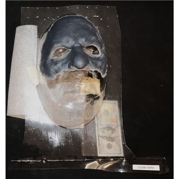 INSIDIOUS LIPSTICK-FACE RED DEMON HERO APPLIANCE B