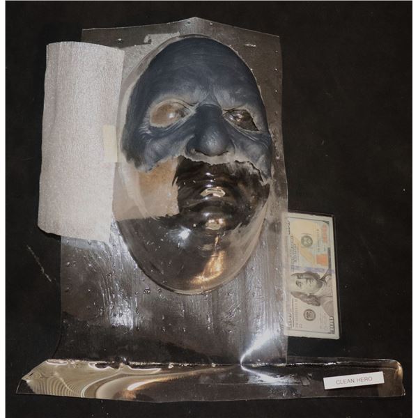 INSIDIOUS LIPSTICK-FACE RED DEMON HERO APPLIANCE C