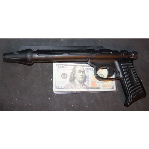 STAR WARS THE MANDALORIAN UNKNOWN CHARACTER BLASTER CASTING D