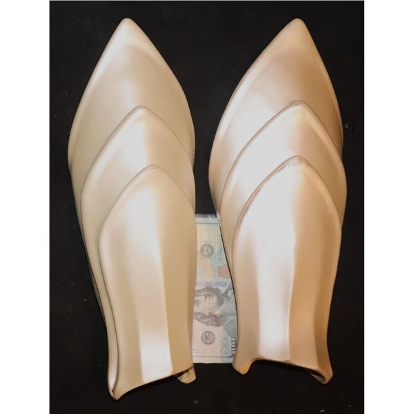 ZZ AQUAMAN ATLANTEAN GUARD PROTOTYPE GAUNTLETS MATCHED SET