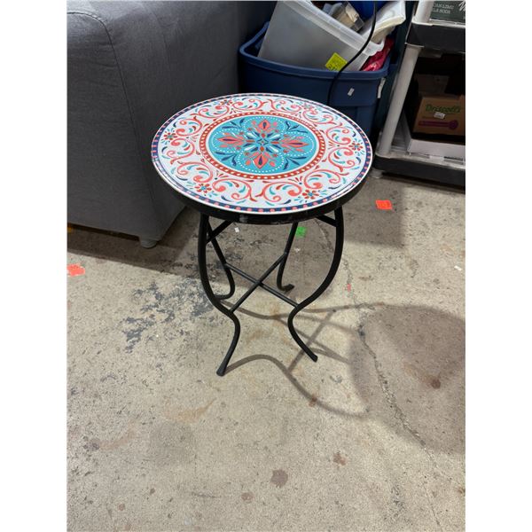 Accent table