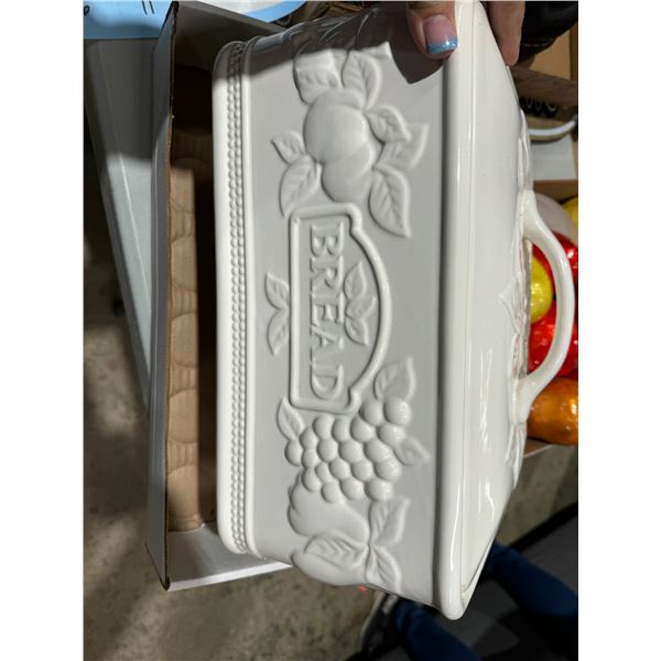 Bredabox small chip on corner see picture