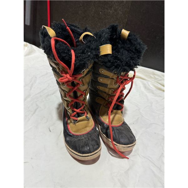 Canadian boots size 8