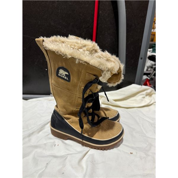 Sorel size 5 boots