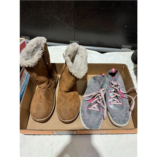 Boot size 3 shoes, size 4