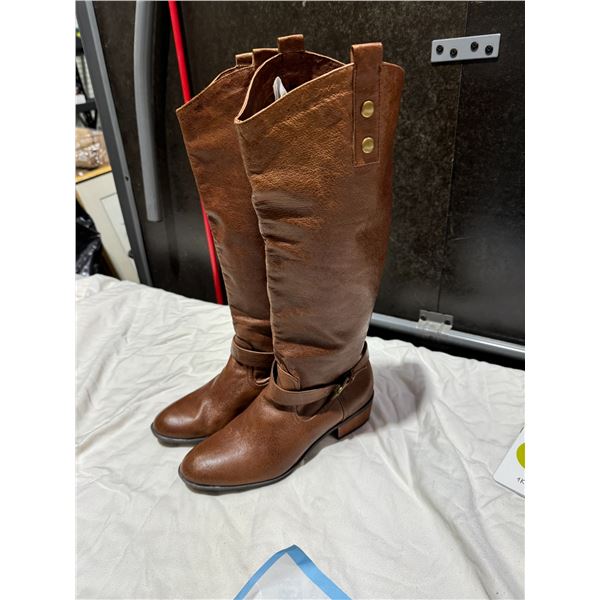 Boots size 8