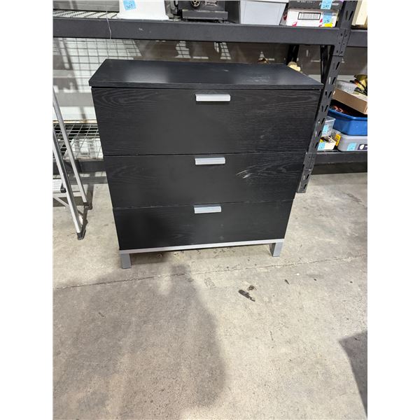 Dresser 31 1/2" x 16 1/2" x 33 1/2