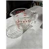 Image 2 : Pyrex measuring cup