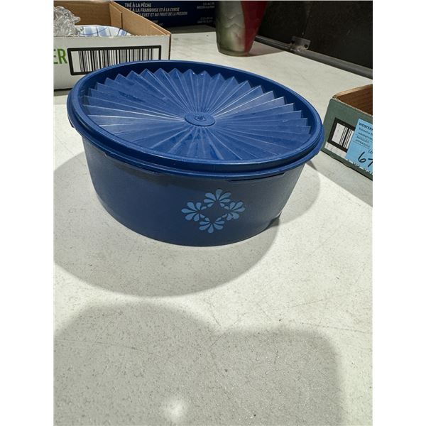 Tupperware container