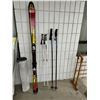 Image 1 : Skis and poles