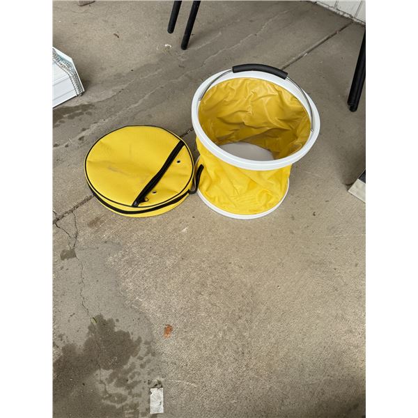 Collapsible storage container