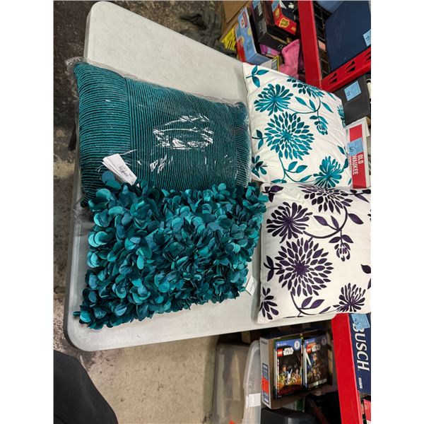 Throw pillows new