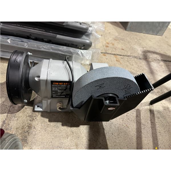 Bench grinder (230 v plug)