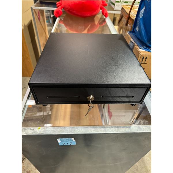 Cash drawer with key