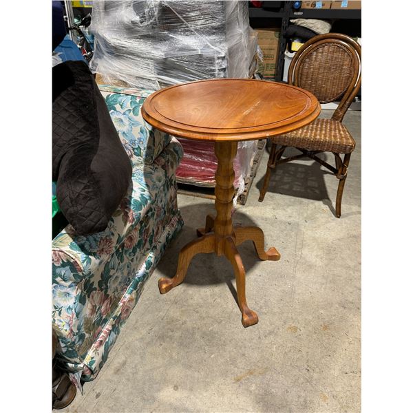 Pedestal table