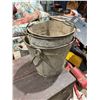 Image 1 : Rustic tin buckets
