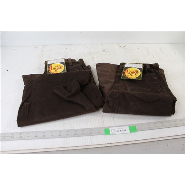 (2) Pairs Of Lee Jeans
