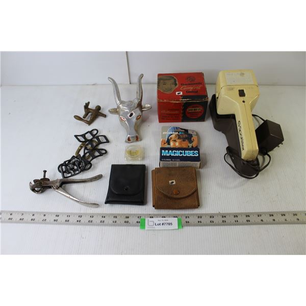 Assorted Vintage Items (Black & Decker Spotmobile - No Power, Sylvania Magicubes, Shave Kit, Tool ki