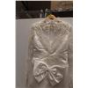 Image 4 : * Wedding Dress - Size 14 - Removable Train