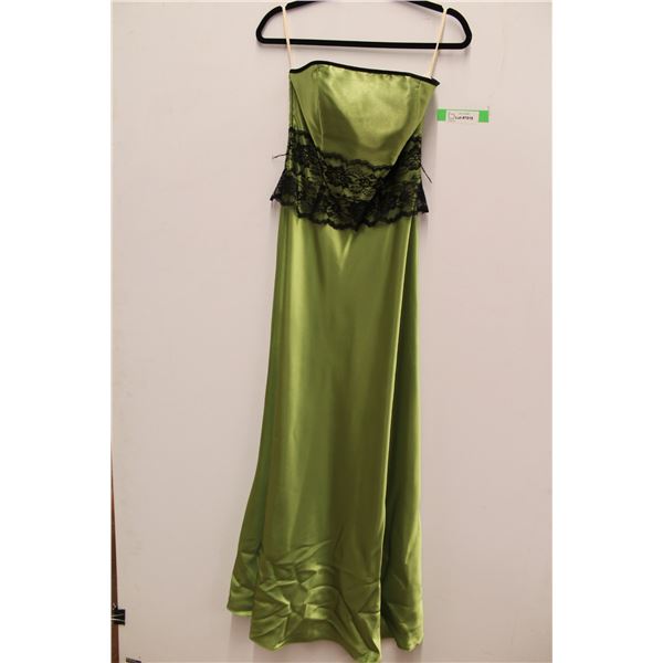 * Prom/Graduation Dress - Size 8