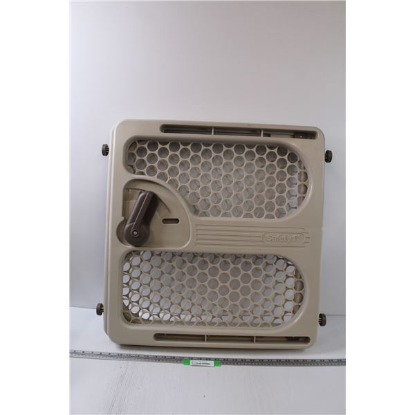 * Safety 1st Adjustable Gate - 27  Height