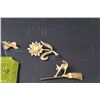 Image 3 : (3) Ladies Brooches, Clip-On Earrings, Rose Earrings