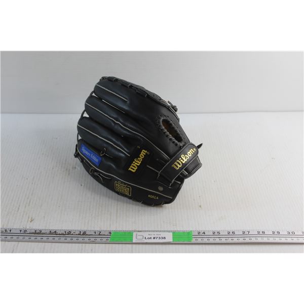 Wilson Signature Edition Baseball Glove