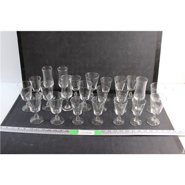 (23) Glass Wine Goblets