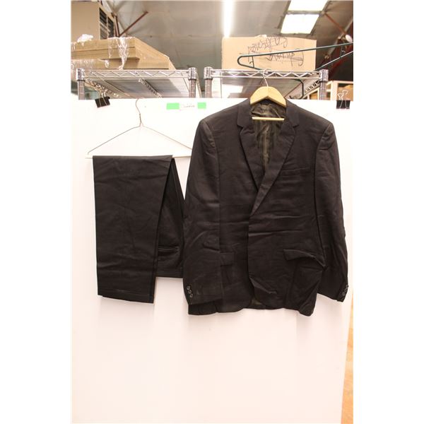 * Dorn's Man's Suit - Size Shoulders 19'' , Chest 22'', Length 32'' - Pants: Waist 18'' , Length 40'