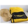 Image 3 : Dakota Dunes Casino Blanket, Wicker Basket, Gift Bags