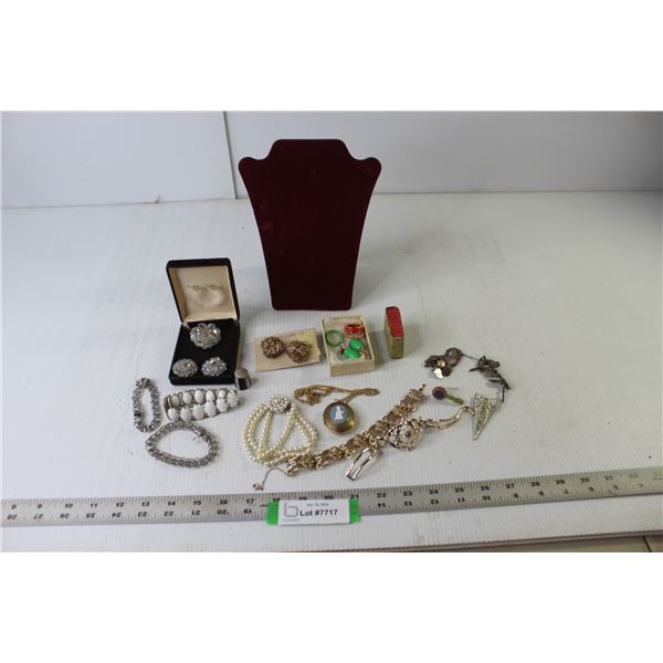 Vintage Costume Jewelry, Display Stand