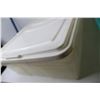 Image 3 : (2) Rubbermaid Plastic Storage Bins 23" x 17" x 5.5" - White Lid No Fit