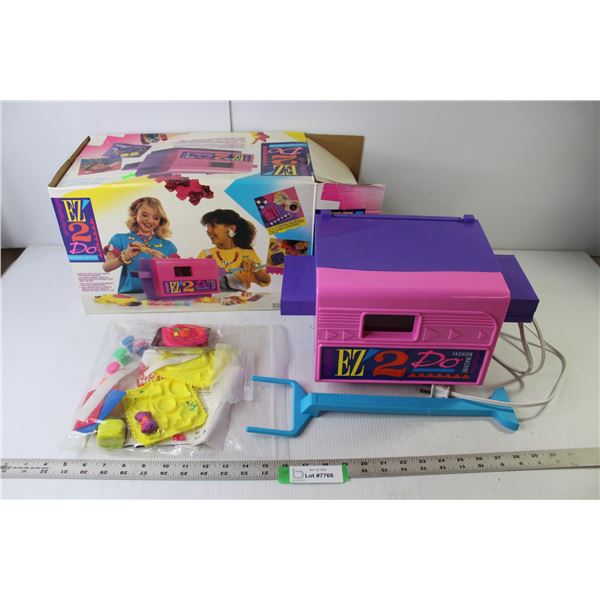 Kenner EZ 2 Do Fashion Machine (Working)