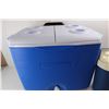 Image 2 : Igloo Playmate Insulated Liquid Container, Rubbermaid Cooler w/ Wheels, 21'' x 14'' x 18''
