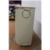 Image 3 : * Vintage Laundry Hamper - Some Wear - 25" x 21" x 13"
