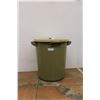 Image 1 : * Rubbermaid Plastic Garbage Can w/ Lid
