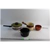 Image 1 : (4) Assorted Pots and (1) Enamel Lid